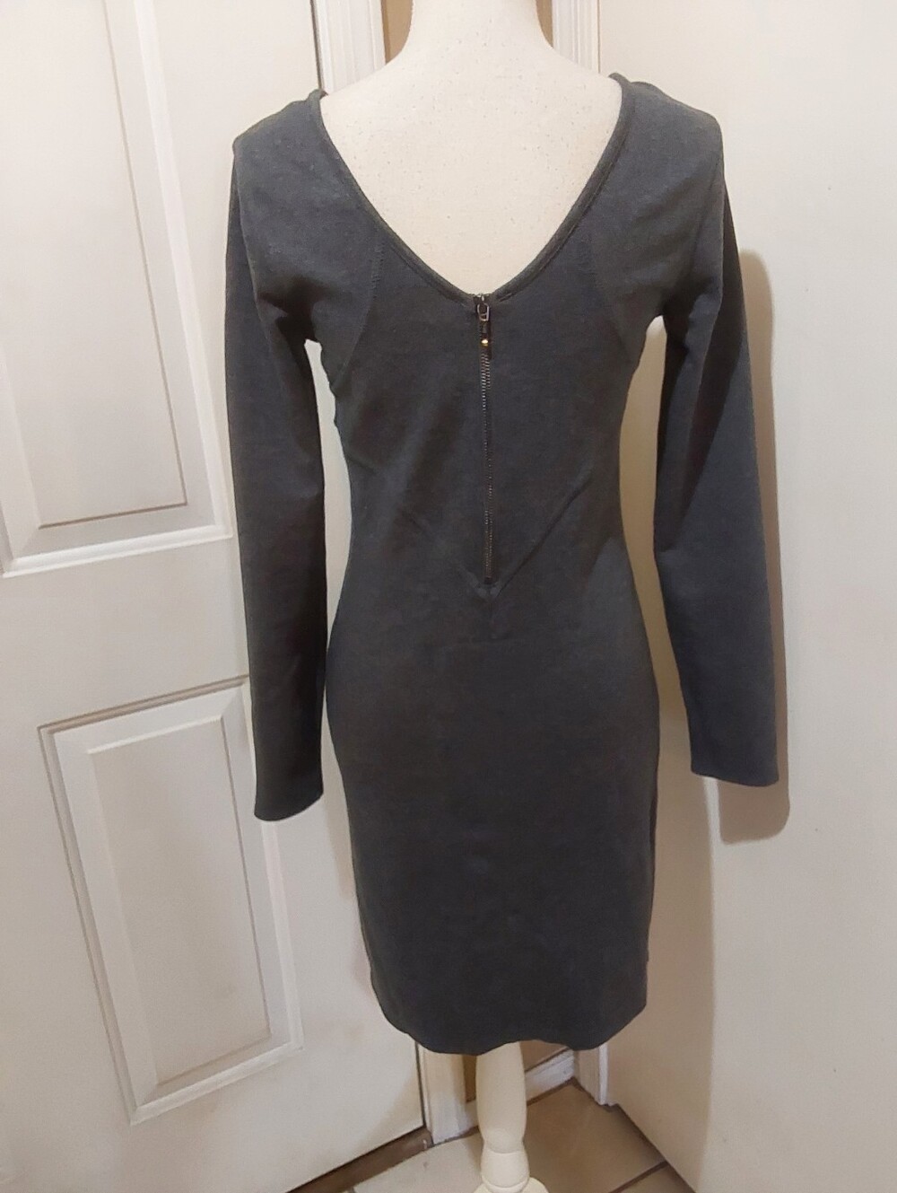 🌺 Just Like New Athleta Charcoal Gray Long Sleeve Bodycon Dress - Picture 4 of 12